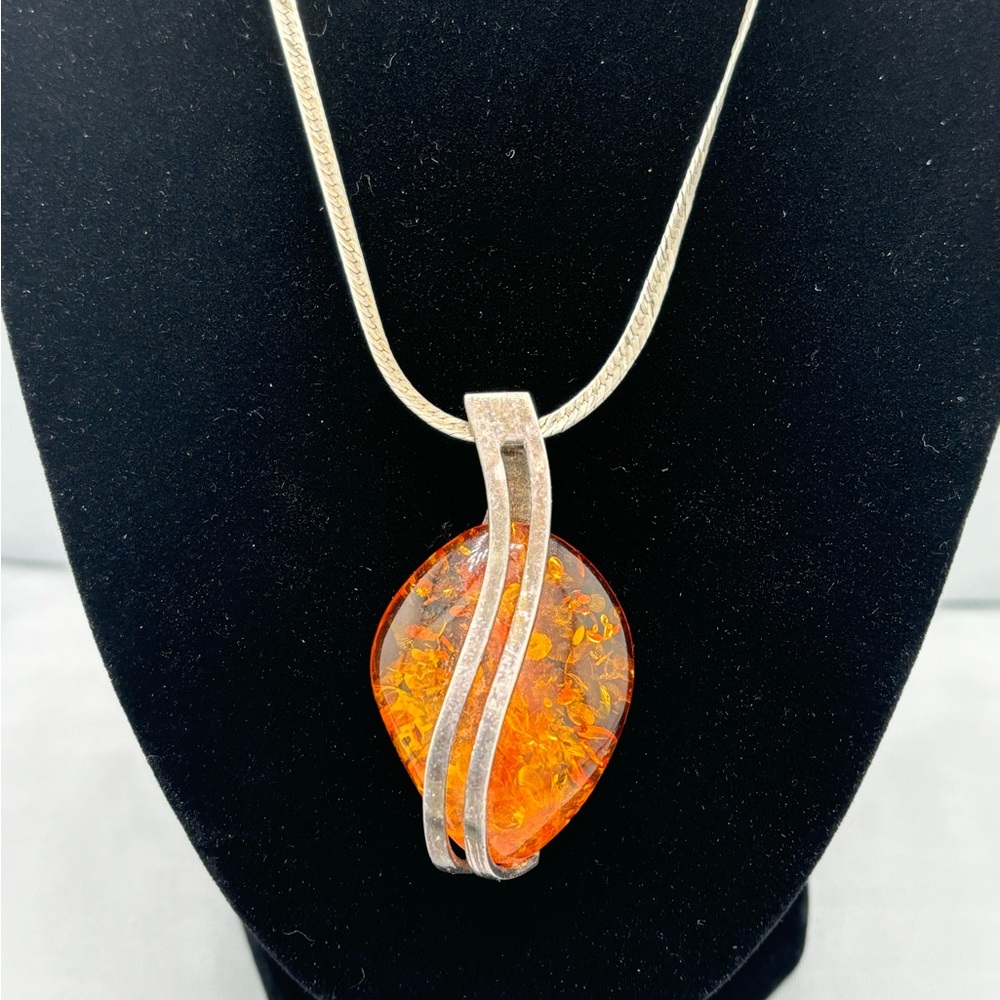 Silver and Amber Pendant Necklace - Picture 4 of 7